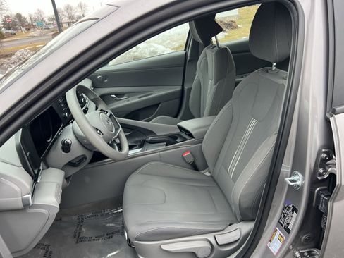 Used 2023 Hyundai Elantra SEL image 13