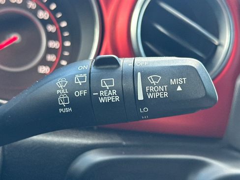 Used 2018 Jeep Wrangler Unlimited Rubicon AWD/4WD image 37