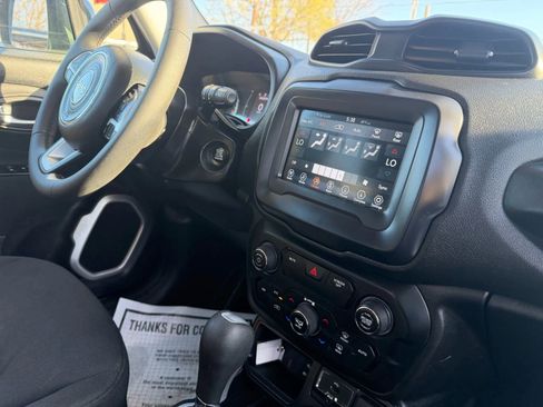 Used 2018 Jeep Renegade Altitude image 15