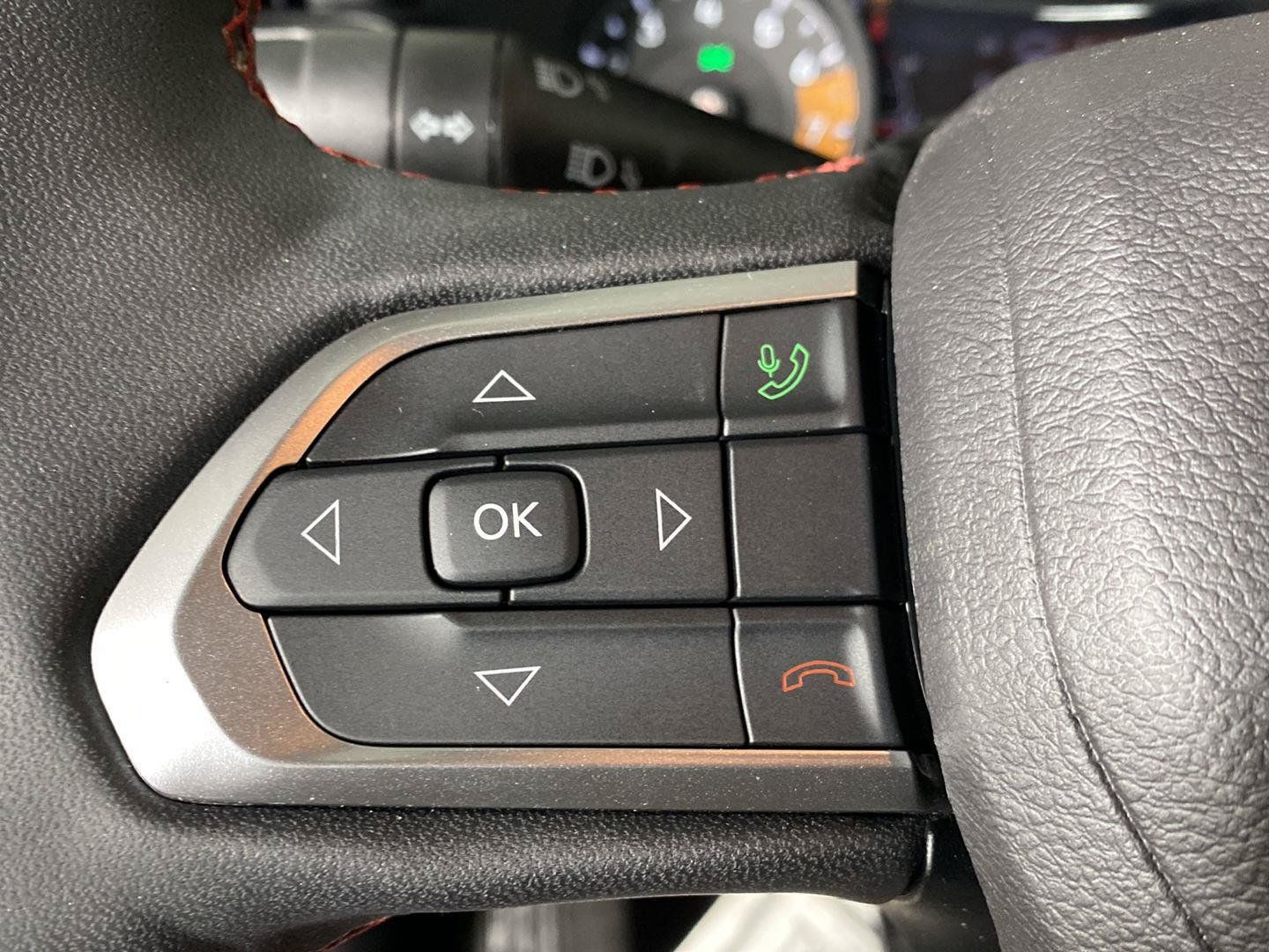 Used 2023 Jeep Compass Trailhawk w/ Trailhawk Convenience Group AWD/4WD image 19