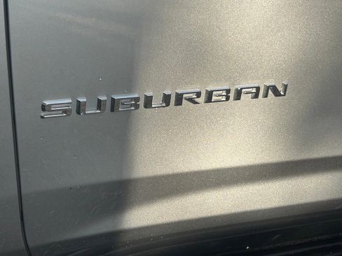 Used 2023 Chevrolet Suburban LT image 16