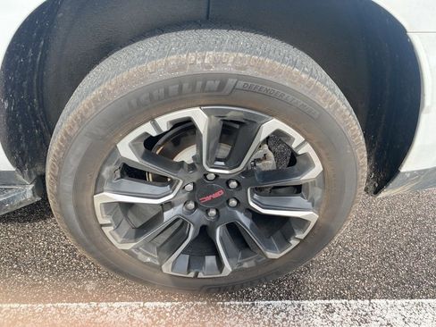 Used 2023 GMC Yukon SLT image 10