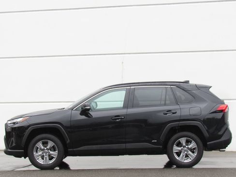 Certified 2025 Toyota RAV4 XLE AWD/4WD image 4