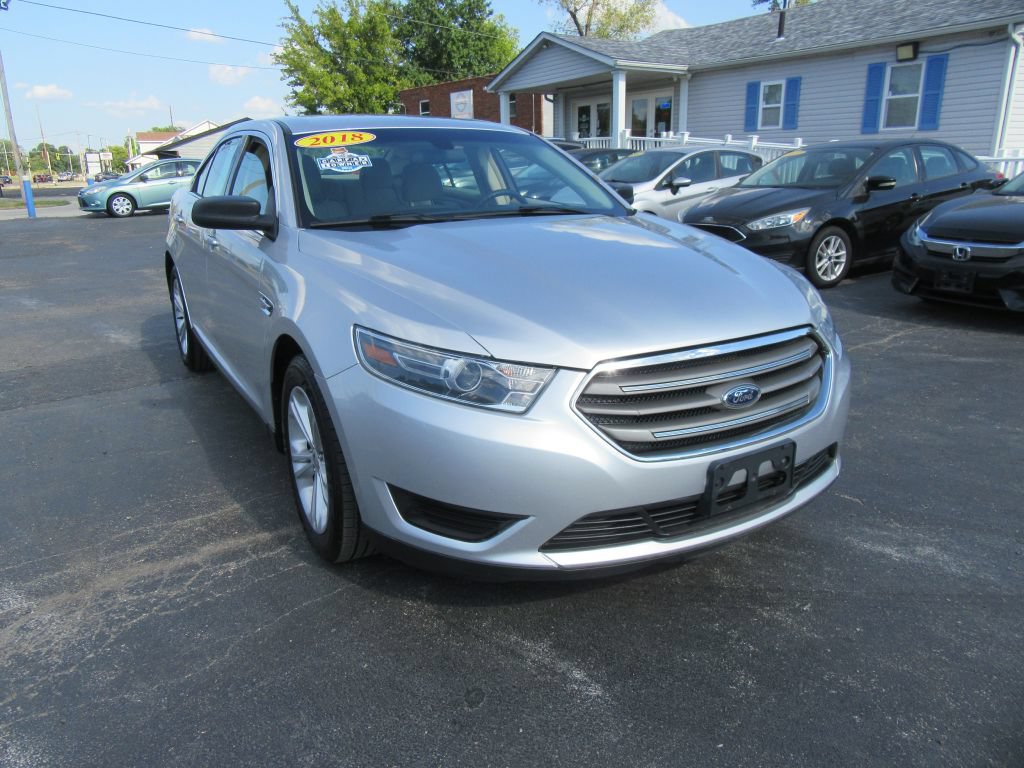 Used 2018 Ford Taurus SE FWD image 3