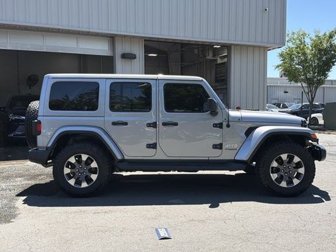 Used 2018 Jeep Wrangler Unlimited Sahara AWD/4WD image 4