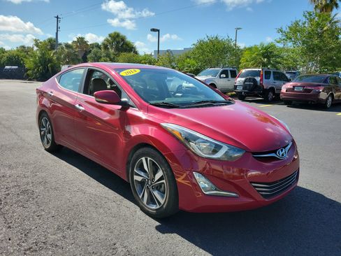 Used 2014 Hyundai Elantra Limited w/ Option Group 03 FWD image 2