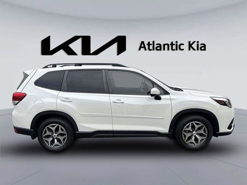 Used 2023 Subaru Forester Premium AWD/4WD image 5