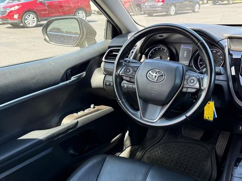 Used 2021 Toyota Camry SE FWD image 12