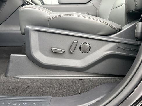 New 2025 Ford Expedition Active image 19