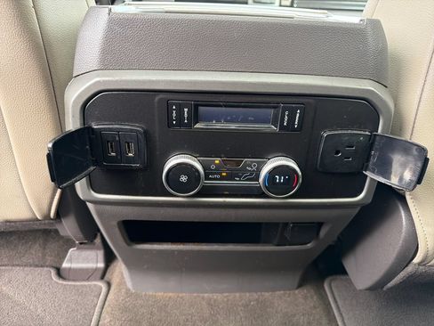 Used 2019 Ford Expedition XLT w/ Equipment Group 202A AWD/4WD image 40