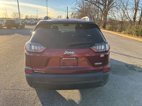 Used 2019 Jeep Cherokee Latitude w/ Popular Appearance Group image 3