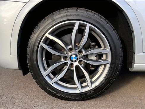 Used 2017 BMW X4 M40i image 9