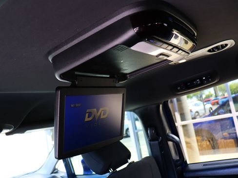 Used 2020 Chrysler Pacifica Touring w/ S Appearance Package FWD image 38