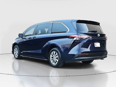 Certified 2021 Toyota Sienna LE FWD image 7