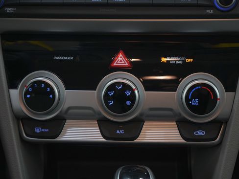 Used 2019 Hyundai Elantra SEL image 17