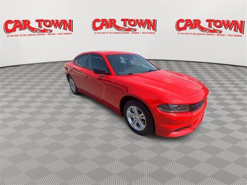 Used 2023 Dodge Charger SXT image 2