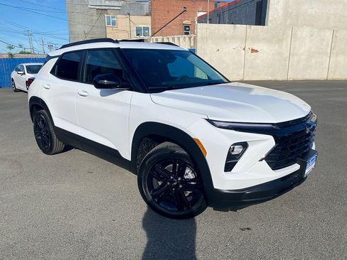 New 2026 Chevrolet TrailBlazer LT w/ Midnight Edition FWD image 1