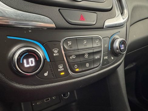 Used 2021 Chevrolet Equinox LT image 20