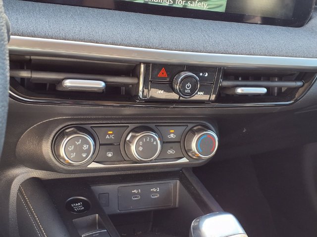 Certified 2025 Nissan Kicks SV AWD/4WD image 9