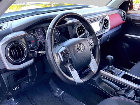 Used 2019 Toyota Tacoma SR5 AWD/4WD image 15