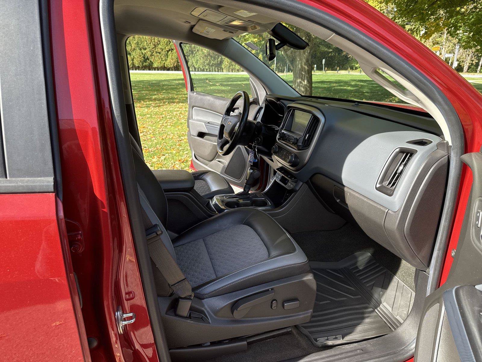Used 2015 Chevrolet Colorado Z71 AWD/4WD image 28