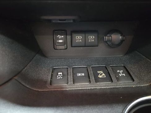 Used 2018 Toyota Highlander Limited AWD/4WD image 18