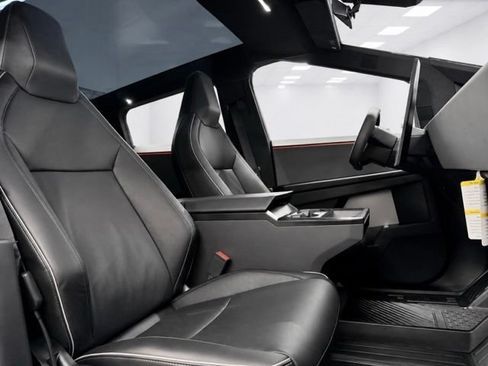 Used 2024 Tesla Cybertruck AWD Crew Cab image 24
