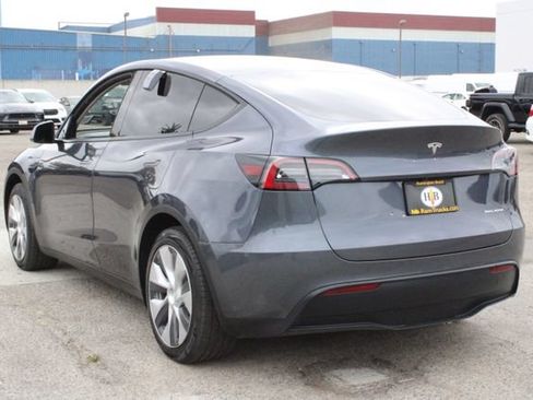 Used 2023 Tesla Model Y Long Range AWD/4WD image 3