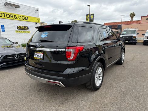 Used 2017 Ford Explorer XLT w/ Equipment Group 202A FWD image 3