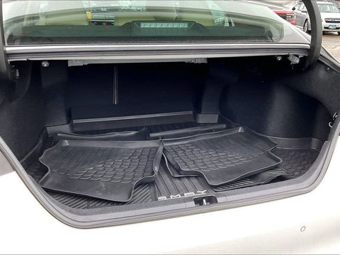 Used 2018 Toyota Camry XLE image 31