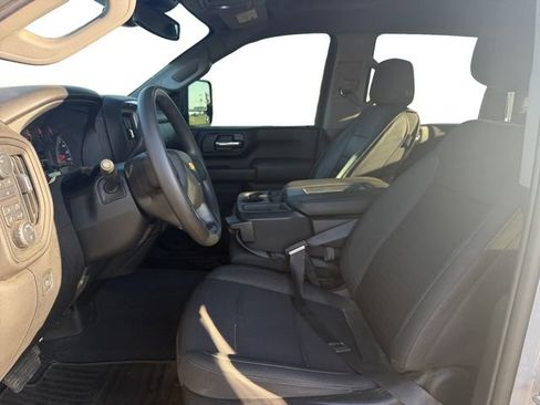 Used 2024 Chevrolet Silverado 2500 Custom w/ Custom Value Package image 5