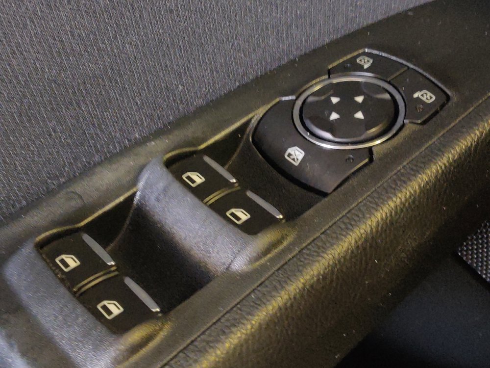 Used 2018 Ford Fusion SE w/ Fusion SE Technology Package FWD image 27