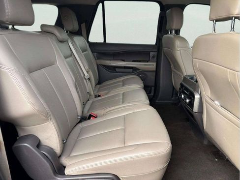 Used 2019 Ford Expedition Max XLT w/ Equipment Group 202A AWD/4WD image 17