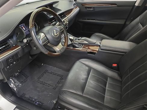 Used 2016 Lexus ES 350 w/ Luxury Package w/Wood Trim image 19