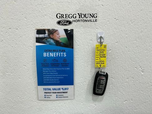 Used 2025 Chrysler Pacifica Select image 33