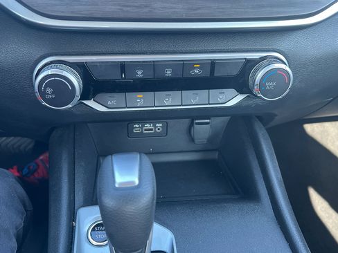 Used 2025 Nissan Altima 2.5 SV FWD image 25