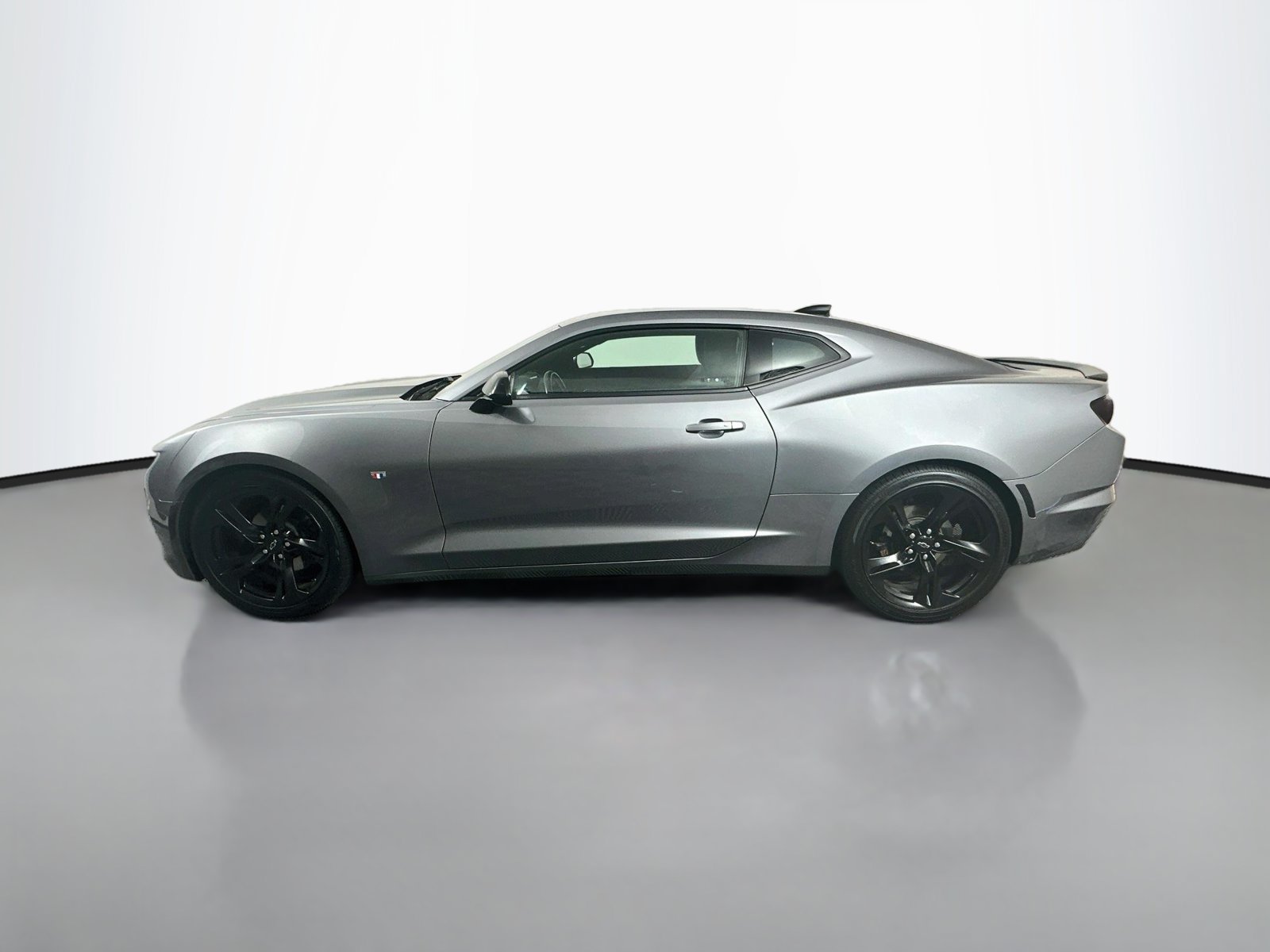 Used 2022 Chevrolet Camaro LT RWD image 4