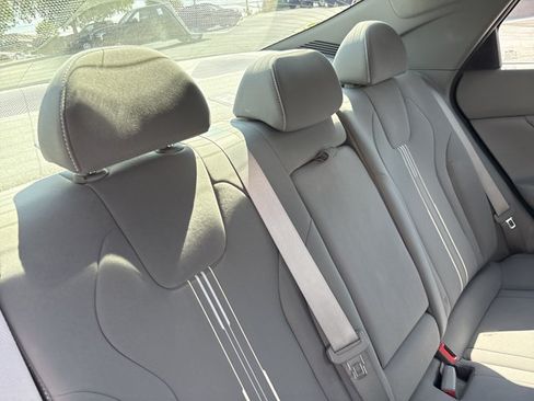 Used 2022 Hyundai Elantra SEL w/ Convenience + Premium Package FWD image 25