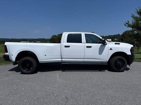 New 2026 RAM 3500 Tradesman AWD/4WD image 16