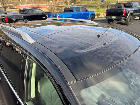 Used 2022 Nissan Pathfinder SL w/ SL Premium Package image 28