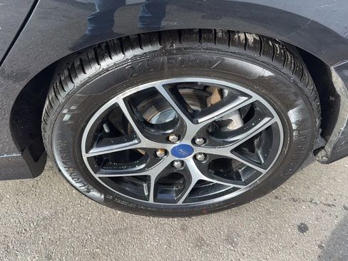 Used 2015 Ford Focus SE w/ SE Sport Package image 9