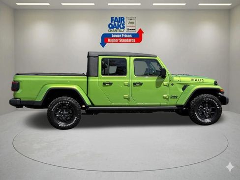 Used 2025 Jeep Gladiator Willys image 6