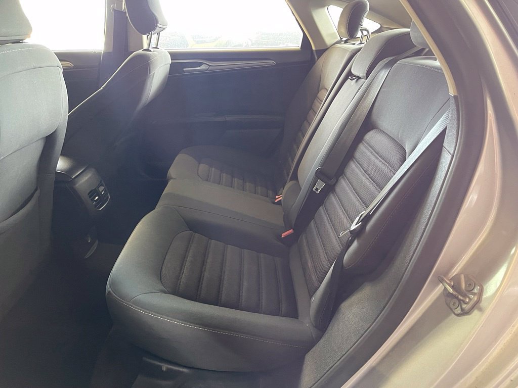 Used 2019 Ford Fusion SE FWD image 6
