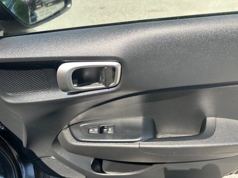 Used 2021 Hyundai Venue SE FWD image 20