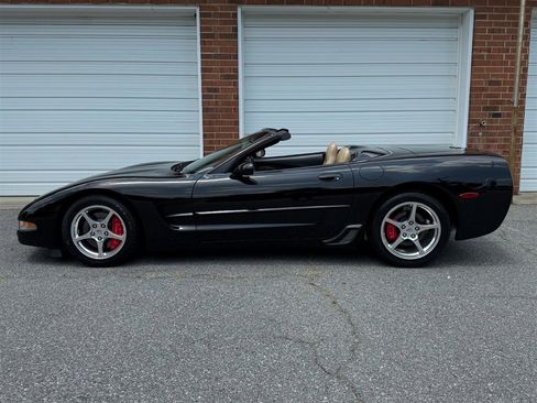 Used 2002 Chevrolet Corvette Convertible w/ Preferred Equipment Group1 image 20