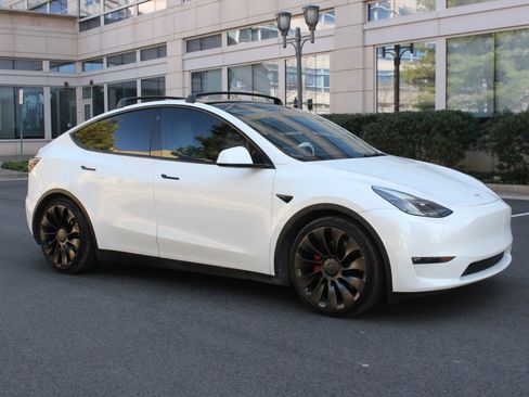 Used 2021 Tesla Model Y Performance AWD/4WD image 2