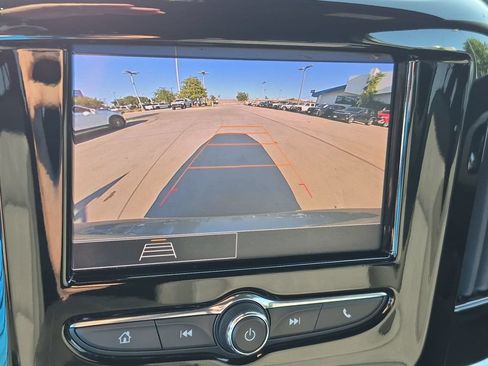 Used 2023 Chevrolet Traverse LT FWD image 17
