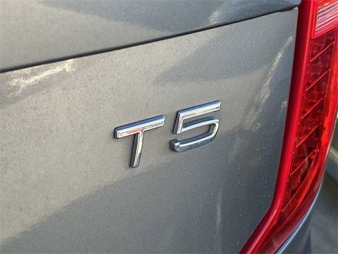 Used 2017 Volvo XC90 T5 Momentum w/ Vision Package image 8