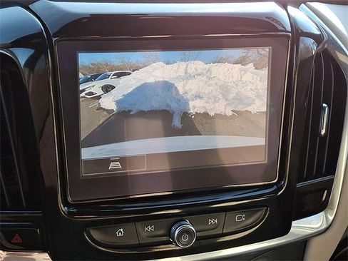 Used 2023 Chevrolet Traverse LT image 17