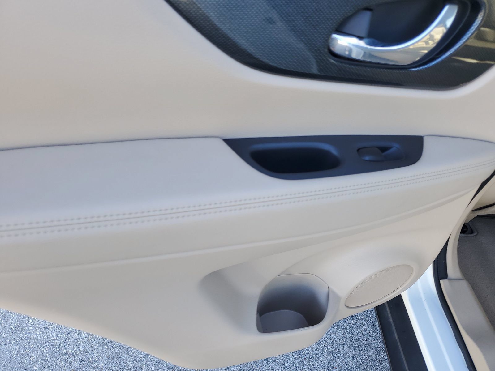 Used 2014 Nissan Rogue SL AWD/4WD image 16